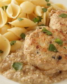 Куриные тефтели в пикантном грибном соусе