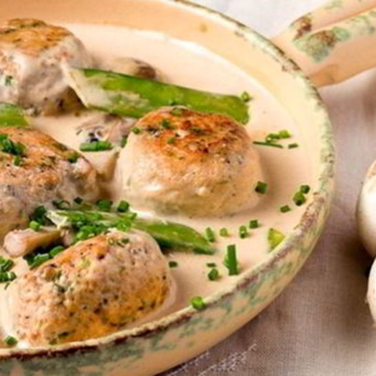 Рецепт мясных тефтелей в грибном соусе