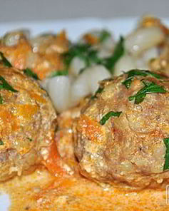 Тефтели с булгуром в сливочно-томатном соусе