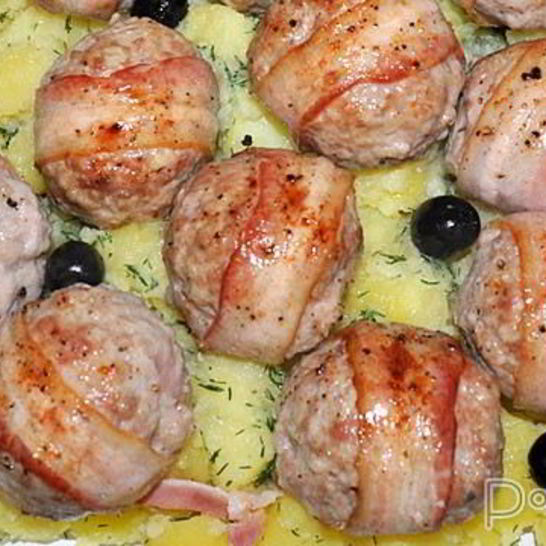 Рецепт тефтелей с маслинами, запеченные в беконе