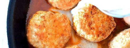 тефтели с подливкой на сковороде. Шаг 8