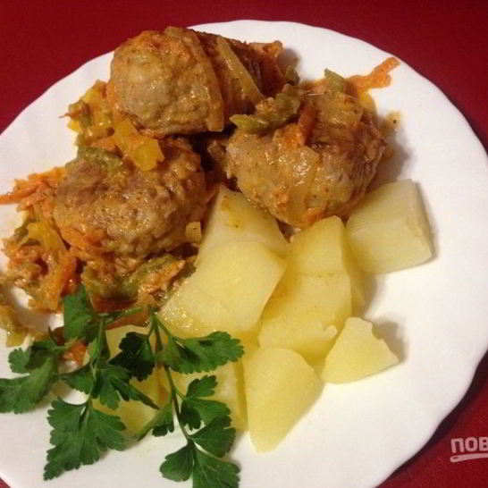 Рецепт тефтелей с рисом и овощным соусом