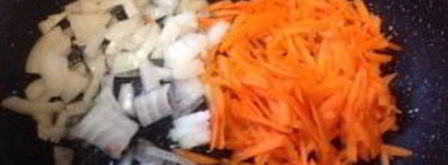 тефтели с рисом и овощным соусом. Шаг 2