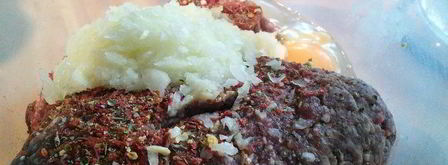 тефтели в беконе с начинкой из моцареллы. Шаг 2