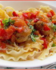 Тефтельки с пастой мафальдине в пикантном соусе