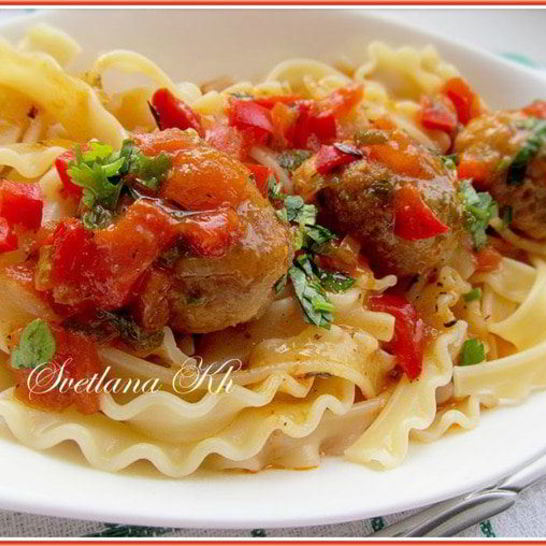Рецепт тефтелек с пастой мафальдине в пикантном соусе