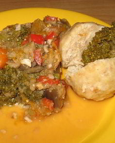 Вареные тефтели с овощным гарниром