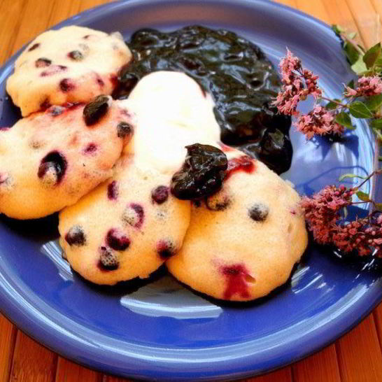 Рецепт ленивых вареников с черникой на пару