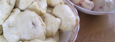 паровые вареники с вишней и клубникой. Шаг 4