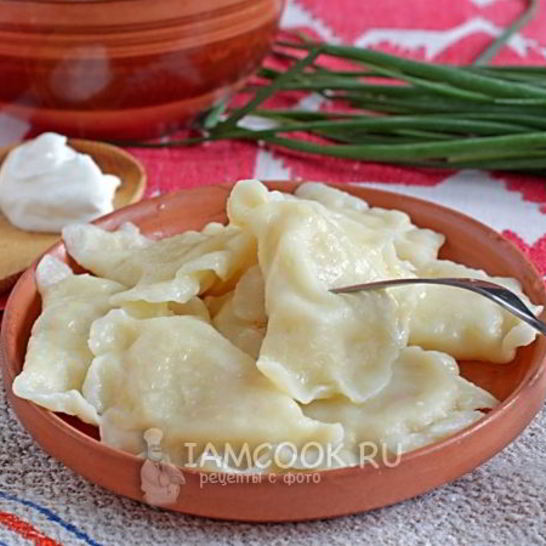 Рецепт вареников на кислом молоке с картошкой и луком