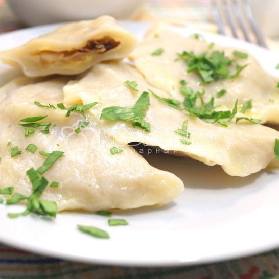 Рецепт вареников с капустой и сыром