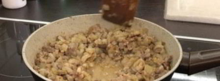 вареники с капустой на пару с зажаркой. Шаг 2