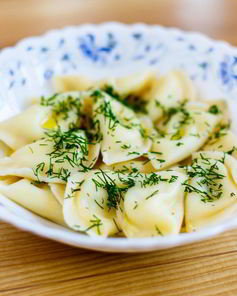 Вареники с соленым творогом и зеленью