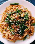 Яичная лапша с вигной и цукини