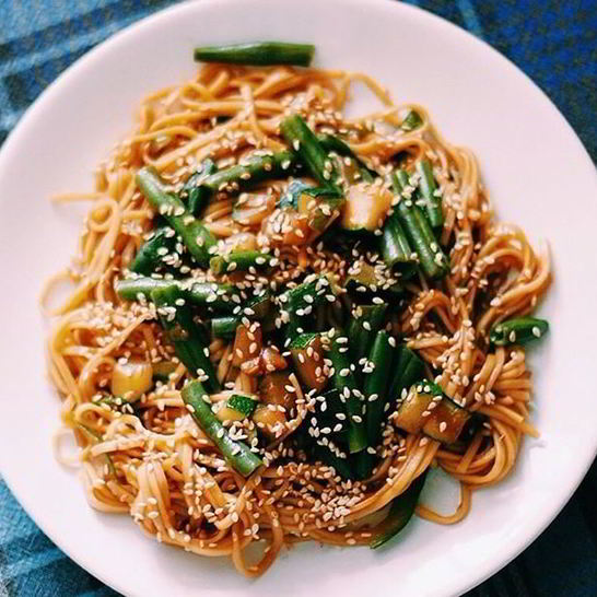 Рецепт яичной лапши с вигноя и цукини