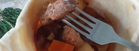 хмельное жаркое в горшочке с вяленым черносливом. Шаг 16