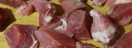 хмельное жаркое в горшочке с вяленым черносливом. Шаг 5