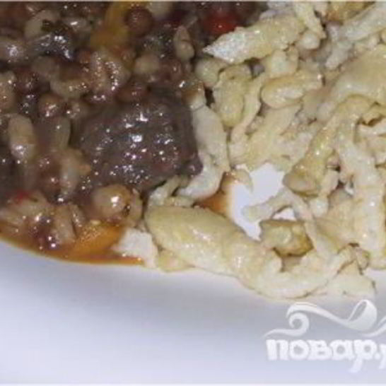 Рецепт жаркого из говядины с чечевицей и красным вином