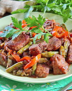 Жаркое из свинины и зеленой фасоли