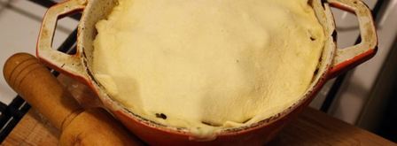 жаркое с языком и беконом под крышкой из слоеного теста сытый патрик. Шаг 8