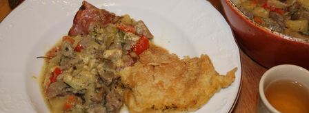 жаркое с языком и беконом под крышкой из слоеного теста сытый патрик. Шаг 10