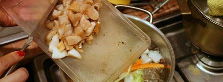 жаркое в горшочках с курицей и грибами. Шаг 9