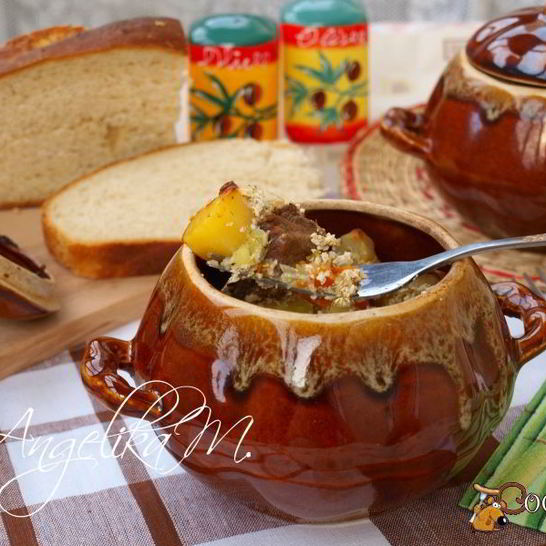 Рецепт жаркого в горшочках с мясом