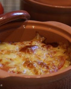 Жаркое в горшочке по-домашнему с сырной шапочкой