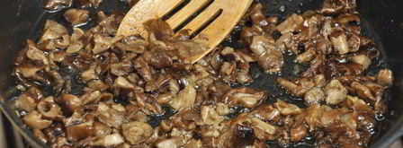 зразы с грибами, луком и яйцом. Шаг 4