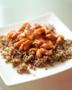 Гречка с курицей в томатном соусе