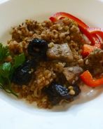 Гречка с мясом и черносливом
