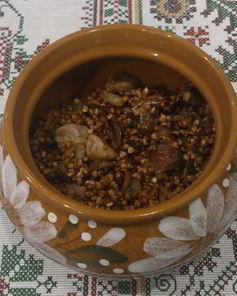 Гречка с мясом в горшочках