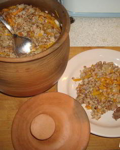 Гречка со свининой в махотке