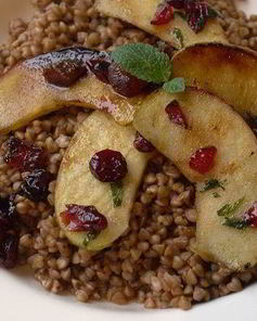 Гречневая каша с фруктовой заправкой