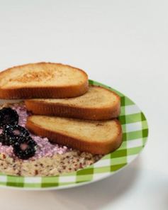 Каша из киноа с ежевично-творожным кремом