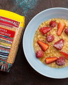 Пшеничная каша с ягодами