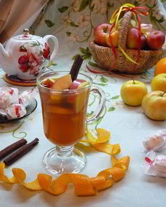 Яблочный чай с апельсином и корицей