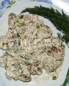 Коктейль морской в сметане с зеленью