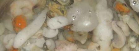 коктейль морской в сметане с зеленью. Шаг 10