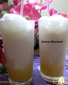 Коктейль с апельсиновым соком и мороженым