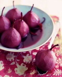 Пряные груши в сиропе из красного вина