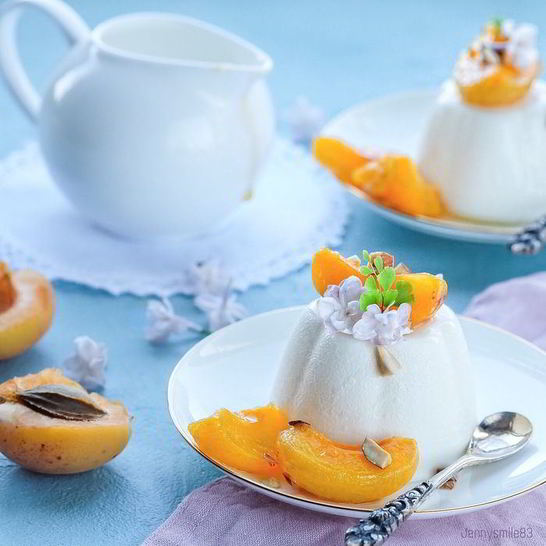 Рецепт сливочной панны котта с абрикосами в легком сиропе с миндалем