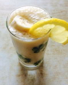 Банановый смузи с молоком