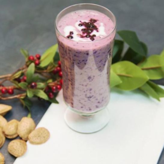 Рецепт черничного смузей с финиками