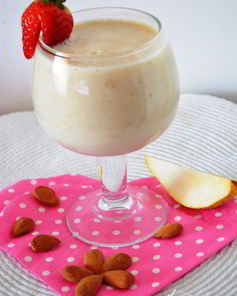 Кефирный смузи грушево-миндальный