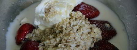 клубничный смузи с творогом и овсяными хлопьями. Шаг 4