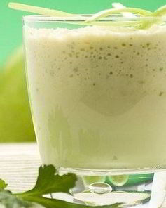 Освежающий и бодрящий яблочный смузи