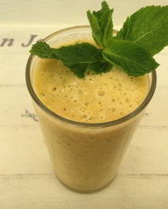 Смузи из ананаса с ревенем