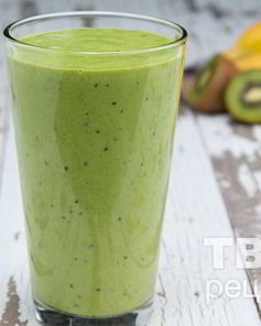 Смузи из банана, киви, шпината