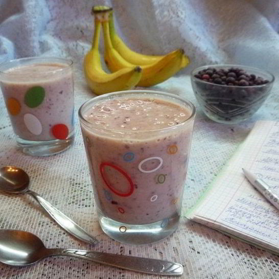 Рецепт смузей из черной смородины и банана